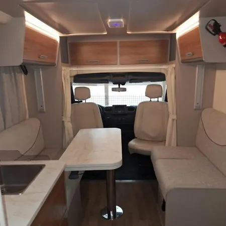 Car Moderne Equipe Lit A Rennes * セッソン・セヴィニエ